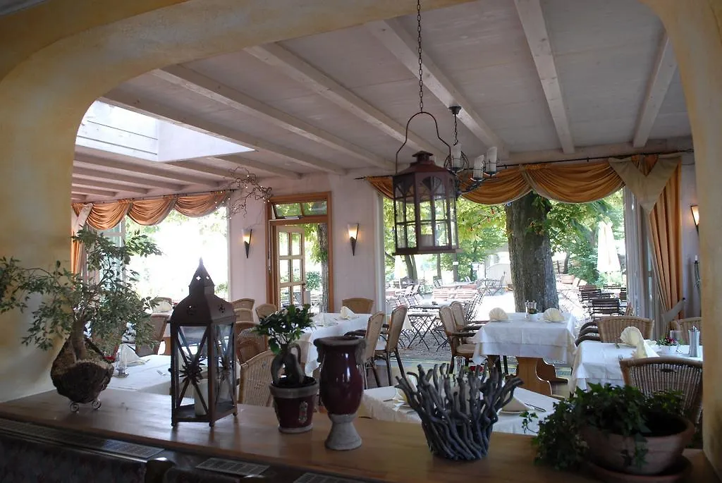 Hotel Garni Loehr Landau an der Isar 3*,  Germany